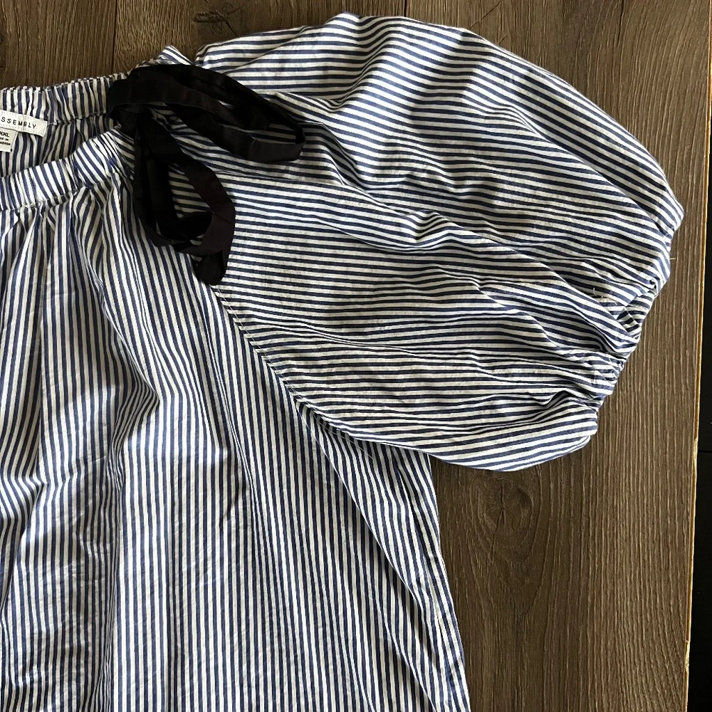 Elegant Black and White Striped Mini Dress - Picture 5 of 9